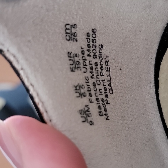 Woman's Life Stride Black Heels - Picture 7 of 10